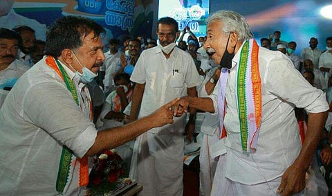 ഉമ്മന്‍ചാണ്ടിയും രമേശ് ചെന്നിത്തലയും / ട്വിറ്റര്‍ ചിത്രം