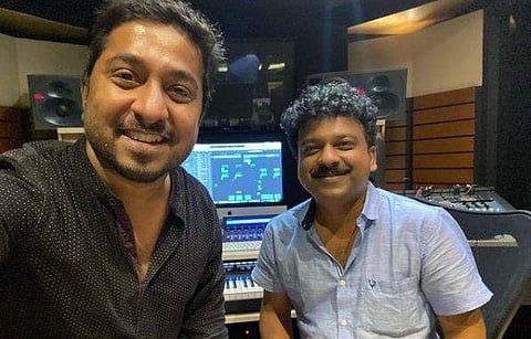 ദീപക് ദേവിനൊപ്പം വിനീത് ശ്രീനിവാസൻ/ ഇൻസ്റ്റ​ഗ്രാം