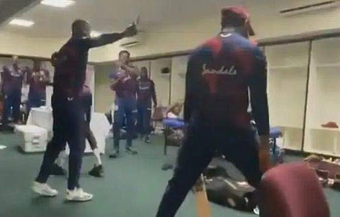 ഇന്‍ഡോര്‍ ക്രിക്കറ്റുമായി വിന്‍ഡിസ് ക്രിക്കറ്റ് ടീം/വീഡിയോ ദൃശ്യം