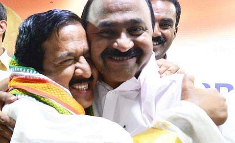 വി ഡി സതീശനും രമേശ് ചെന്നിത്തലയും / ട്വിറ്റര്‍ ചിത്രം