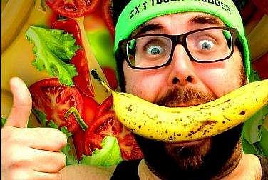 പഴം തീറ്റമത്സരത്തില്‍ ഗിന്നസ് റെക്കോര്‍ഡിട്ട യുവാവ്‌