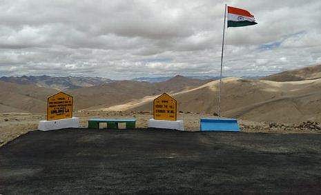 കിഴക്കന്‍ ലഡാക്കില്‍ നിര്‍മ്മിച്ച ലോകത്തിലെ ഏറ്റവും ഉയരത്തിലുള്ള റോഡ്, ട്വിറ്റര്‍ ചിത്രം