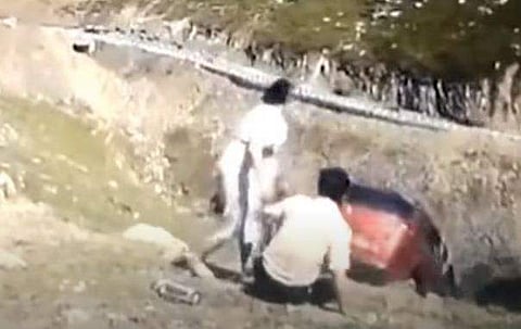 മലമുകളില്‍ നിന്ന് താഴേക്ക് വീഴുന്ന കാര്‍, ടെലിവിഷന്‍ ചിത്രം