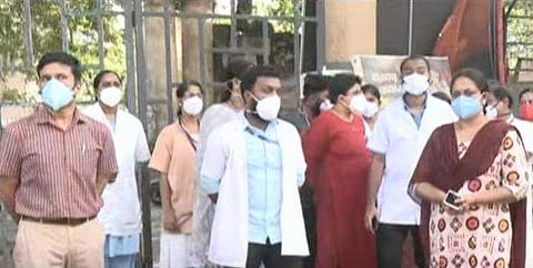 വനിതാ ഡോക്ടറെ മര്‍ദ്ദിച്ചതില്‍ ഫോര്‍ട്ട് ആശുപത്രിയിലെ ഡോക്ടര്‍മാരുടെ പ്രതിഷേധം, ടെലിവിഷന്‍ ചിത്രം