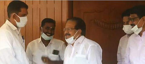 രമേശ് ചെന്നിത്തല മാധ്യമങ്ങളോടു സംസാരിക്കുന്നു/ടിവി ചിത്രം