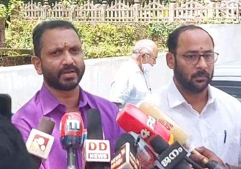 കെ സുരേന്ദ്രന്‍ കോഴിക്കോട് മാധ്യമങ്ങളെ കാണുന്നു