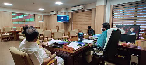 ഉന്നതതലയോഗത്തില്‍ പങ്കെടുക്കുന്ന വിദ്യാഭ്യാസമന്ത്രി വി ശിവന്‍കുട്ടി