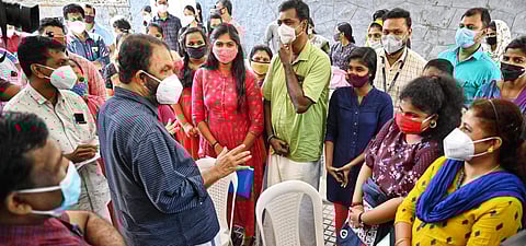 തിരുവനന്തപുരം കോട്ടണ്‍ഹില്‍ സ്‌കൂളില്‍ പ്ലസ് വണ്‍ അലോട്ട്‌മെന്റ് നടപടികള്‍ നിരീക്ഷിക്കാന്‍ എത്തിയ മന്ത്രി ശിവന്‍കുട്ടി