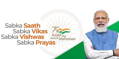 സബ്കാ സാത്ത്, സബ്കാ വിശ്വാസ് എന്ന മുദ്രാവാക്യവും പ്രധാനമന്ത്രിയുടെ ചിത്രവും ആണ് ഫൂട്ടർ ഭാ​ഗത്ത് ഉൾപ്പെടുത്തിയിരുന്നത്