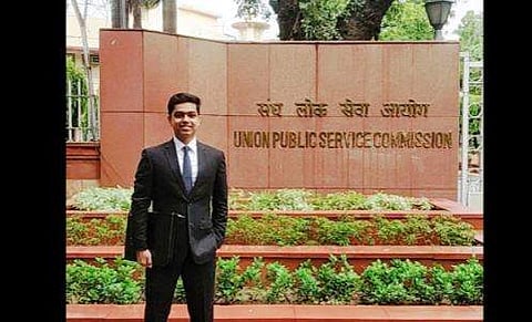 സത്യം ഗാന്ധി,  ട്വിറ്റര്‍