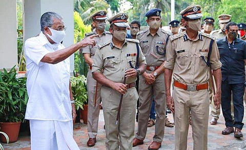 മുഖ്യമന്ത്രി, ഡിജിപി തുടങ്ങിയവര്‍ / ഫെയ്‌സ്ബുക്ക് ചിത്രം