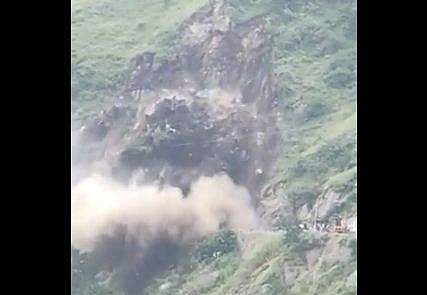ഹിമാചല്‍പ്രദേശിലെ മണ്ണിടിച്ചിലിന്റെ ദൃശ്യം