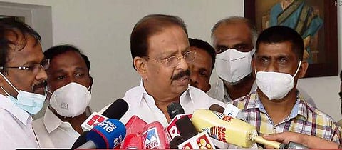 കെ സുധാകരന്‍ മാധ്യമങ്ങളോട് സംസാരിക്കുന്നു / ടെലിവിഷന്‍ ചിത്രം