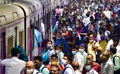 മുംബൈ റെയിൽവേ സ്റ്റേഷനിലെ തിരക്ക്/ ഫയൽ ചിത്രം