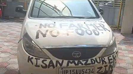 മോദിയ്‌ക്കെതിരെ മുദ്രാവാക്യമെഴുതിയ കാര്‍ / ടെലിവിഷന്‍ ചിത്രം