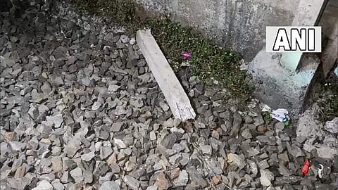 ട്രെയിന്‍ ഇടിച്ചു തെറിച്ചുപോയ തൂണ്/എഎന്‍ഐ