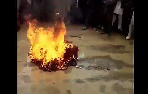 സംഗീത ഉപകരണം താലിബാന്‍ കത്തിക്കുന്ന ദൃശ്യം