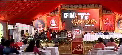 ജില്ലാ സമ്മേളനത്തിൽ സംഘടിപ്പിച്ച ​ഗാനമേള/ ടെലിവിഷൻ ദൃശ്യം