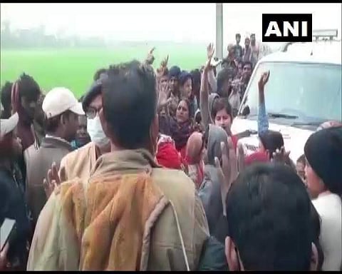 നാട്ടുകാരുടെ പ്രതിഷേധം/ എഎൻഐ ചിത്രം