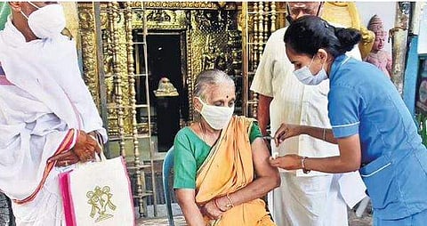 ചെന്നൈയില്‍ കരുതല്‍ ഡോസ് നല്‍കുന്നു, ഫയല്‍ ചിത്രം