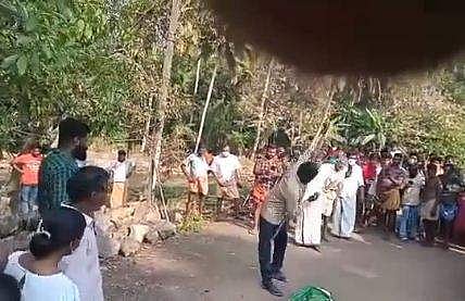 പാമ്പു കടിക്കുന്നതിന്റെ വീഡിയോ ദൃശ്യം