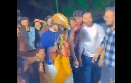 ഹിന്ദുദൈവത്തിന്റെ മാതൃകയില്‍ വരനെ വേഷം കെട്ടിച്ചപ്പോള്‍ വീഡിയോ ദൃശ്യം