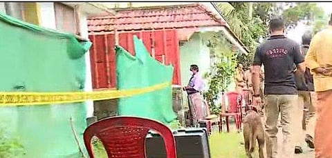 പൊലീസ് സംഘം പരിശോധന നടത്തുന്നു/ ടിവി ദൃശ്യം