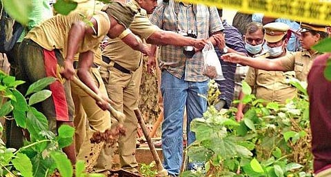 നരബലിയില്‍ കൊല്ലപ്പെട്ടവരുടെ മൃതദേഹഭാഗങ്ങള്‍ പൊലീസ് കണ്ടെടുക്കുന്നു