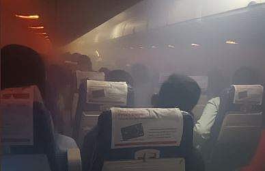 ക്യാബിനുള്ളില്‍ പുക ഉയര്‍ന്നപ്പോള്‍ / ട്വിറ്റര്‍