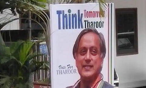 തരൂര്‍ അനുകൂല പോസ്റ്റര്‍/ ടിവി ദൃശ്യം