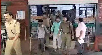 പൊലീസ് പിടിയിലായവര്‍/ ടിവി ദൃശ്യം