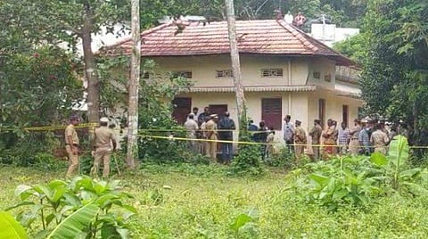 ഭഗവല്‍ സിങ്ങിന്റെ വീട്ടില്‍ പൊലീസ് പരിശോധന നടത്തുന്നു/ എഎന്‍ഐ