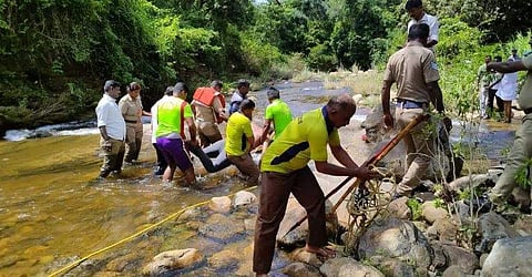 ഒഴുക്കില്‍പ്പെട്ടവര്‍ക്കായുള്ള തെരച്ചില്‍