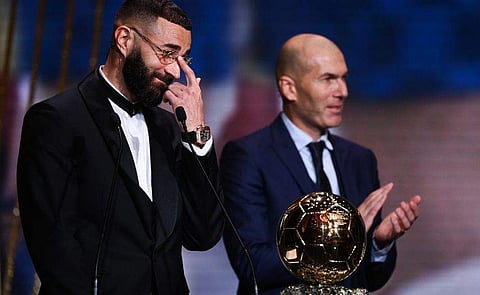ബാലൺ ഡി ഓർ പുരസ്‌കാര വേദിയിൽ കരീം ബെൻസേമയും സിനദിൻ സിദാനും/ ചിത്രം: എഎഫ്പി