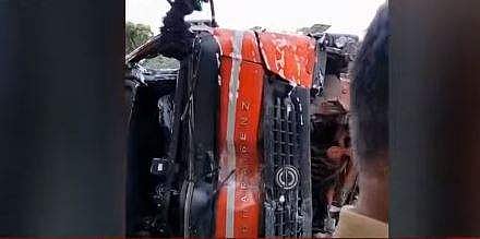 അപകടത്തില്‍ മറിഞ്ഞ ടാങ്കര്‍ ലോറി/ ടെലിവിഷന്‍ ദൃശ്യം