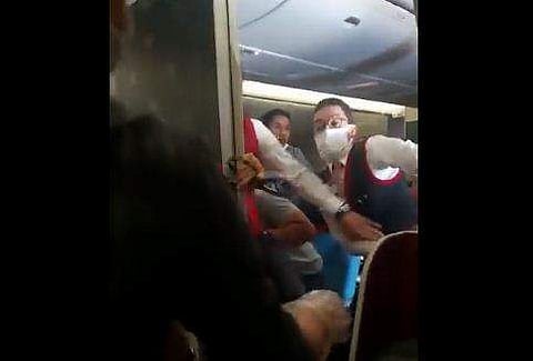 തുര്‍ക്കിഷ് വിമാനത്തില്‍ യാത്രക്കാരനും ജീവനക്കാരും തമ്മില്‍ കയ്യാങ്കളിയില്‍ എത്തിയപ്പോള്‍, സ്‌ക്രീന്‍ഷോട്ട്‌
