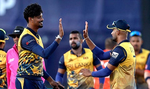 നെതര്‍ലന്‍ഡ്‌സിന് എതിരായ ജയം ആഘോഷിക്കുന്ന ലങ്കന്‍ താരങ്ങള്‍/ഫോട്ടോ: എഎഫ്പി