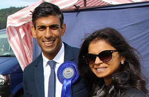 അക്ഷത മൂര്‍ത്തി ഋഷി സുനക്കിനൊപ്പം, ഫെയ്‌സ്ബുക്ക്‌