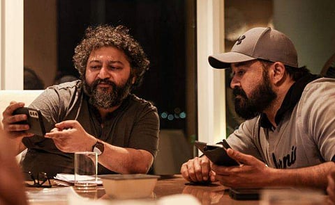 ലിജോയ്‌ക്കൊപ്പം മോഹന്‍ലാല്‍