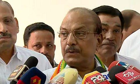 പികെ കുഞ്ഞാലിക്കുട്ടി മാധ്യമങ്ങളെ കാണുന്നു