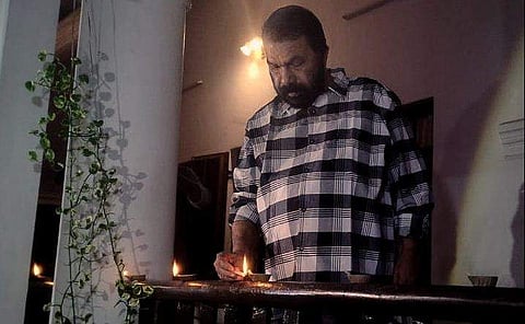 വീട്ടിൽ ദീപം തെളിച്ച് മന്ത്രി/ ചിത്രം: ഫേയ്സ്ബുക്ക്