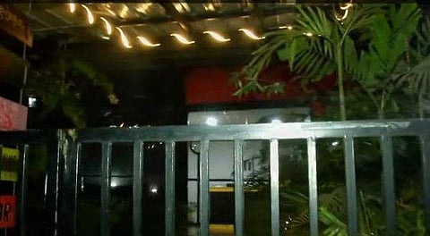 വെടിവെയ്പ്പ് നടന്ന കുണ്ടന്നൂരിലെ ബാറിന്റെ ദൃശ്യം