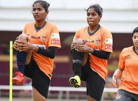 ഗോകുലം വനിതാ ടീമംഗങ്ങള്‍ പരിശീലനത്തിനിടെ/ ഫെയ്‌സ്ബുക്ക്