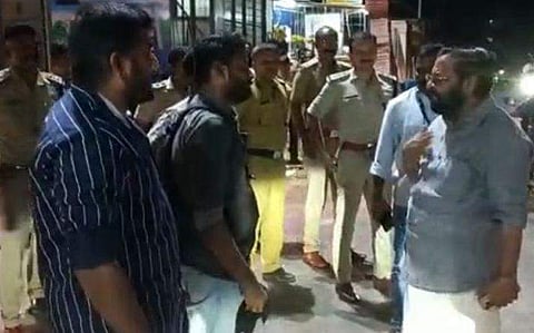 കരിങ്കൊടി കാണിക്കാനെത്തിയ ബിജെപിക്കാരോട് കടകംപള്ളി സുരേന്ദ്രന്‍/ടെലിവിഷന്‍ ദൃശ്യം