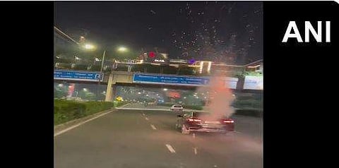 കാറിന്റെ മുകളില്‍ നിന്ന് അപകടകരമായ രീതിയില്‍ പടക്കം പൊട്ടിക്കല്‍, എഎന്‍ഐ