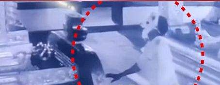 ക്ഷേ്രതത്തില്‍ തൊഴുതു വണങ്ങുന്ന കള്ളന്‍/ സിസിടിവി ദൃശ്യത്തില്‍ നിന്ന്‌