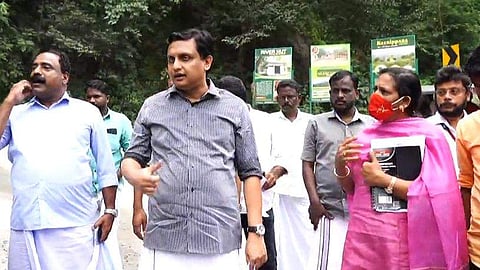 മന്ത്രി മുഹമ്മദ് റിയാസ് പരിശോധന നടത്തുന്നു/ ഫെയ്‌സ്ബുക്ക്‌