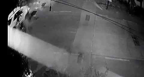 എസ് യുവിയുമായി ബൈക്ക് കൂട്ടിയിടിക്കുന്ന ദൃശ്യം