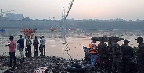 രക്ഷാപ്രവര്‍ത്തനം തുടരുന്നു/ പിടിഐ