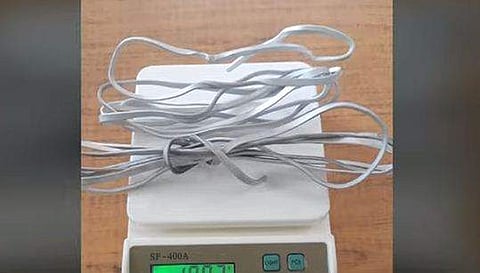 പിടികൂടിയ സ്വര്‍ണം/ ടി വി ദൃശ്യം